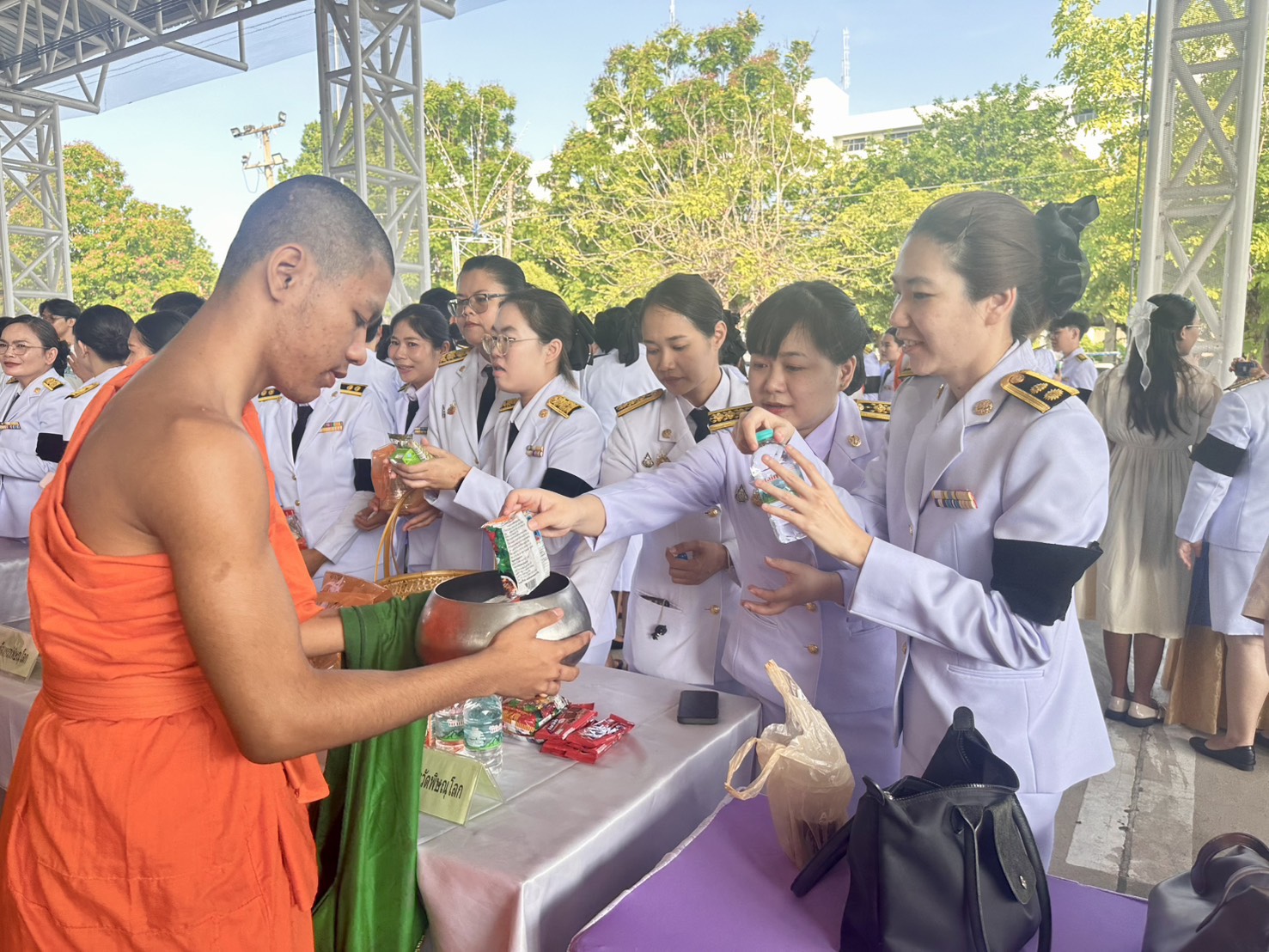 title - ส.ป.ก.พิษณุโลก ร่วมพิธีทำบุญตักบาตรถวายพระราชกุศล เฉลิมพระเกียรติสมเด็จพระนางเจ้าฯ พระบรมราชินี เนื่องในโอกาสพระราชพิธีมหามงคลเฉลิมพระชนมพรรษา 4 รอบ